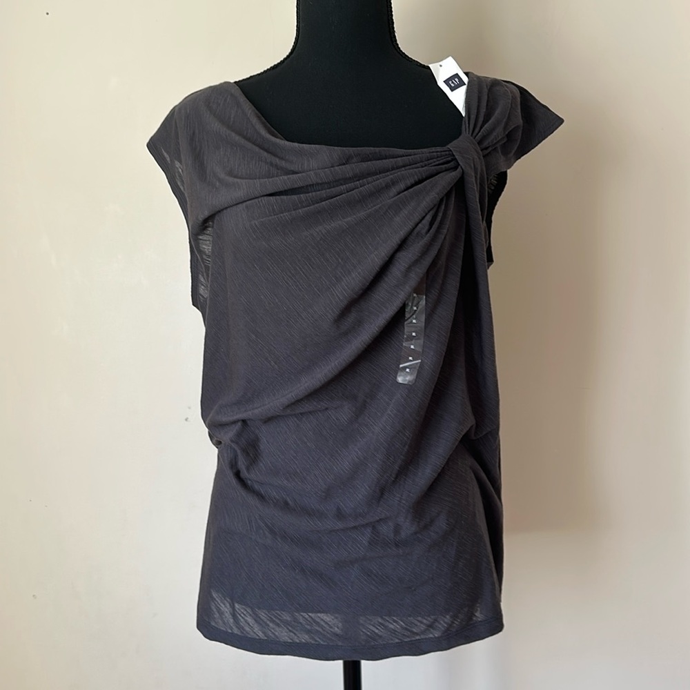 Knotted tee